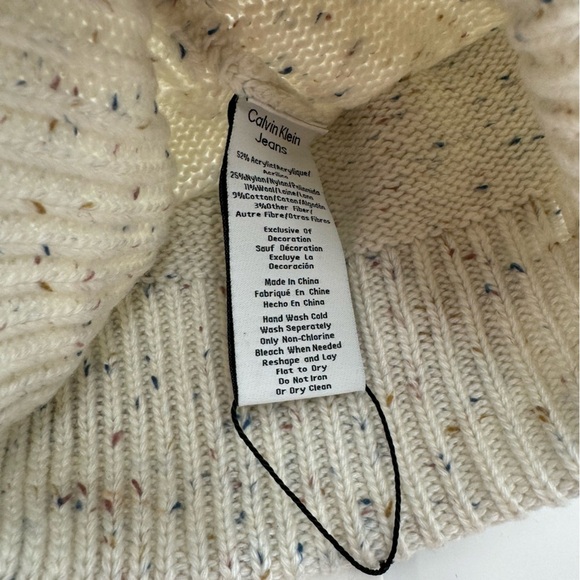 Calvin Klein White Speckled Pom Beanie – NWT - Picture 4 of 4
